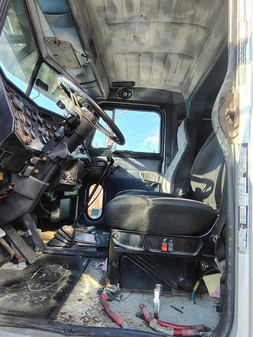 1996 PETERBILT 379 - Image 36